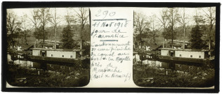 Jour de l'armistice. Cantonnement d'une péniche du canal au bord de la Mozelle près de Marbache (nord de Nancy)