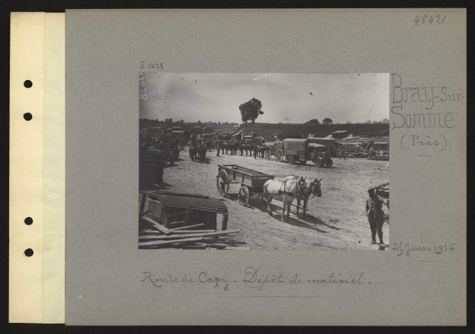 Bray-sur-Somme (près). Route de Cappy. Dépôt de matériel