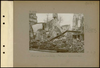 Reims. Près de la cathédrale. Maisons bombardées
