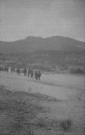 Soldats de la XIIIe brigade passant sur le ponton sur l'Ebre