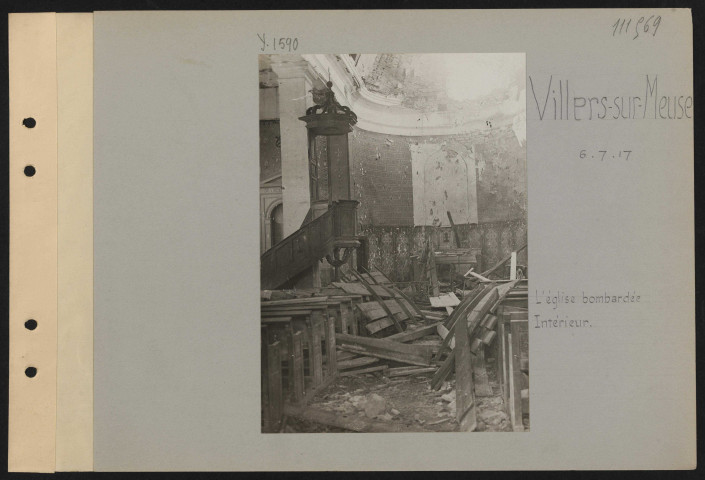 Villers-sur-Meuse. L'église bombardée. Intérieur