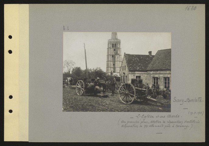 Savy-Berlette. L'église et ses abords. Au premier plan, atelier de réparation d'artillerie. Réparation de 77 allemand pris à Carency