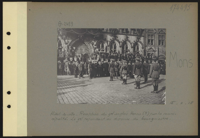 Mons. Hôtel de ville. Réception du général anglais Horne (?) par la municipalité. Le général répondant au discours du bourgmestre