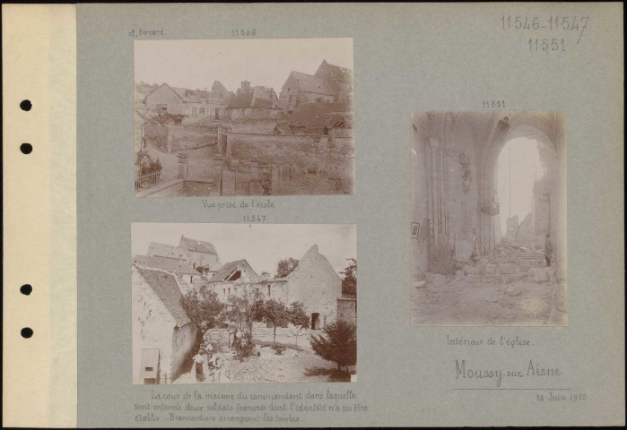 Moussy-sur-Aisne. La cour de la maison du commandant dans laquelle sont enterrés deux soldats français dont l'identité n'a pu être établie. Brancardiers arrangeant les tombes