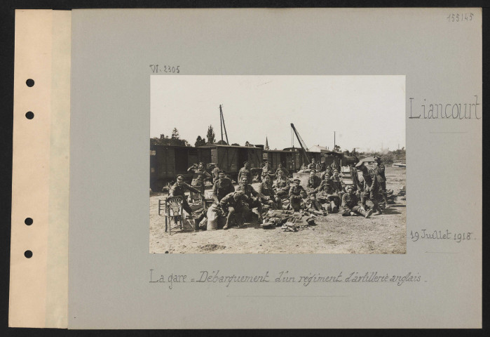 Liancourt. La gare : débarquement d'un régiment d'artillerie anglais