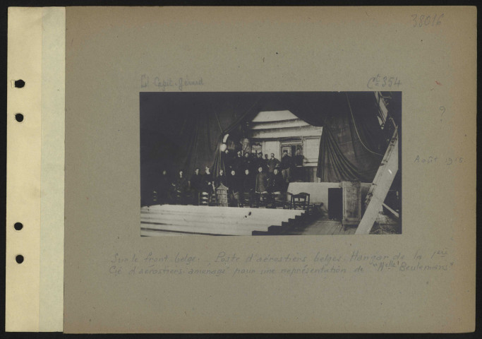 S.l. Sur le front belge. Poste d'aérostiers belges. Hangar de la première compagnie d'aérostiers aménagé pour une représentation de "Melle Beulemans"