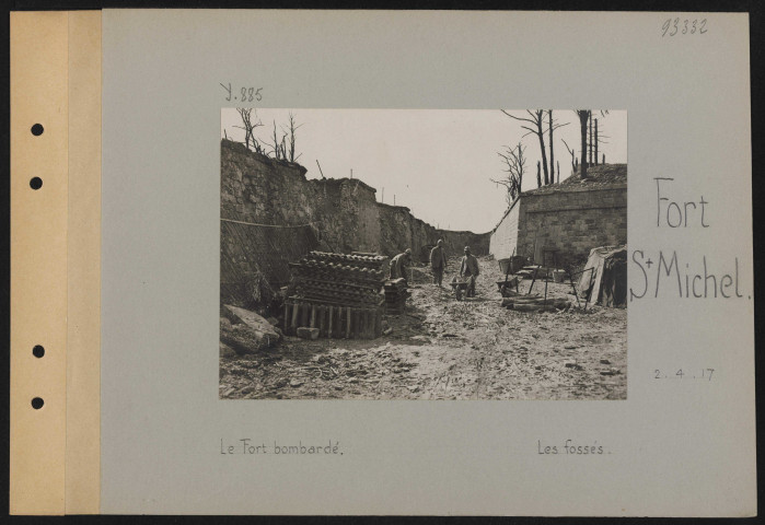 Fort Saint-Michel. Le fort bombardé. Les fossés