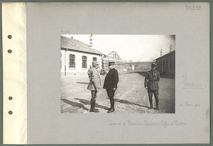 Verdun. Caserne de Beaulieu. Généraux Joffre et Maistre