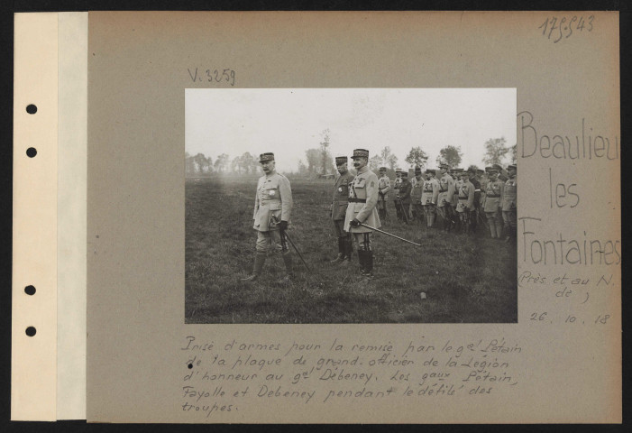Beaulieu-les-Fontaines (près et au nord de). Prise d'armes pour la remise, par le général Pétain de la plaque de grand-officier de la Légion d'honneur au général Débeney. Les généraux Pétain, Fayolle et Débeney pendant le défilé des troupes