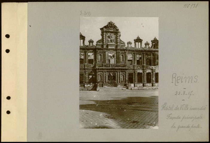 Reims. Hôtel de ville incendié. Façade principale. La grande porte