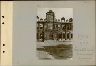 Reims. Hôtel de ville incendié. Façade principale. La grande porte