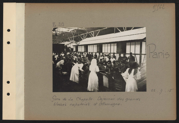 Paris. Gare de la Chapelle. Déjeuner des grands blessés rapatriés d'Allemagne