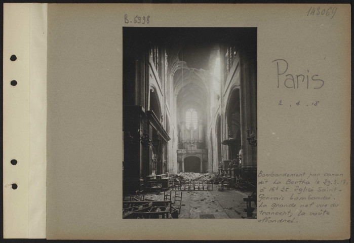 Paris. Bombardement par canon dit la Bertha le 29-3-18, à 16h25. Eglise Saint-Gervais bombardée. La grande nef vue du transept ; la voûte effondrée