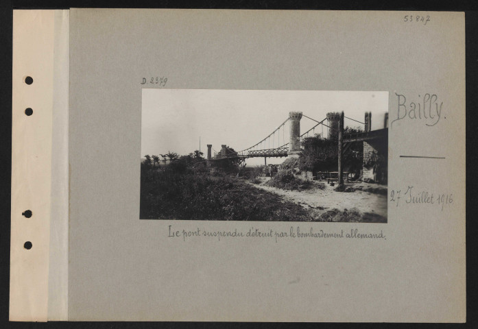 Bailly. Le pont suspendu détruit par le bombardement allemand