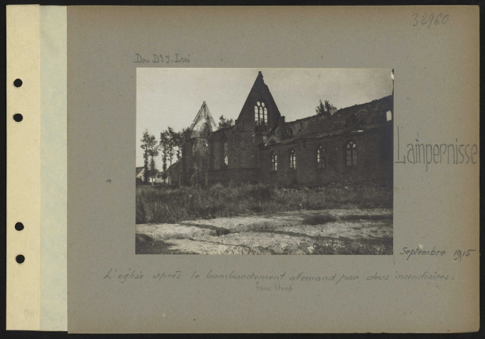 Lampernisse. L'église après le bombardement allemand par obus incendiaires. Face nord
