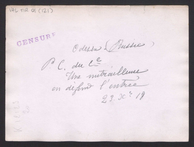 Odessa (Russie). Poste de commandement du colonel. Une mitrailleuse en défend l'entrée