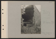 Bitry. Grange éventrée par un gros obus