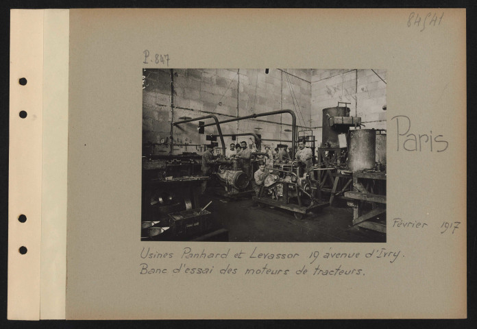 Paris. Usines Panhard et Levassor 19 avenue d'Ivry. Banc d'essai des moteurs de tracteurs