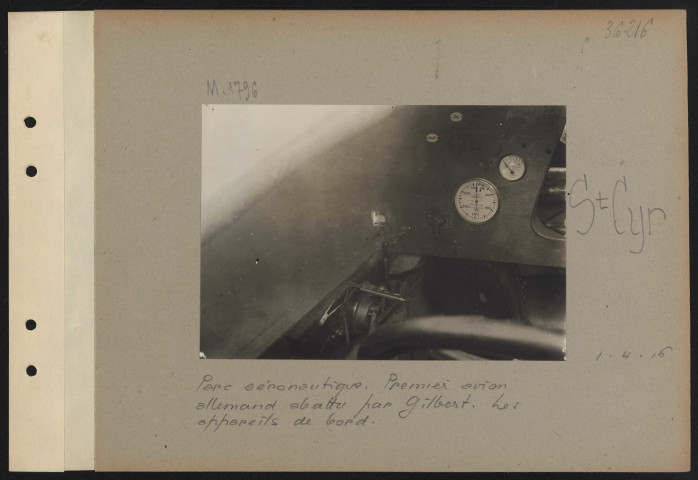 Saint-Cyr. Parc aéronautique. Premier avion allemand abattu par Gilbert. Les appareils de bord
