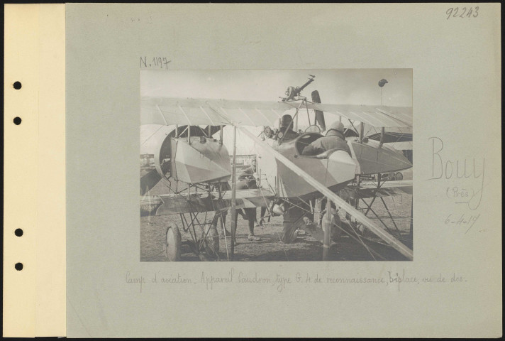 Bouy (près). Camp d'aviation. Appareil Caudron, type G.4 de reconnaissance, biplace, vu de dos