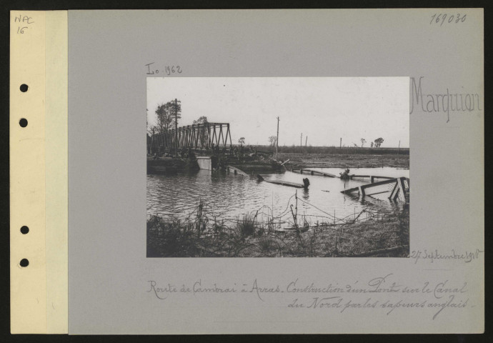 Marquion. Route de Cambrai à Arras. Construction d'un pont sur le canal du Nord par les sapeurs anglais