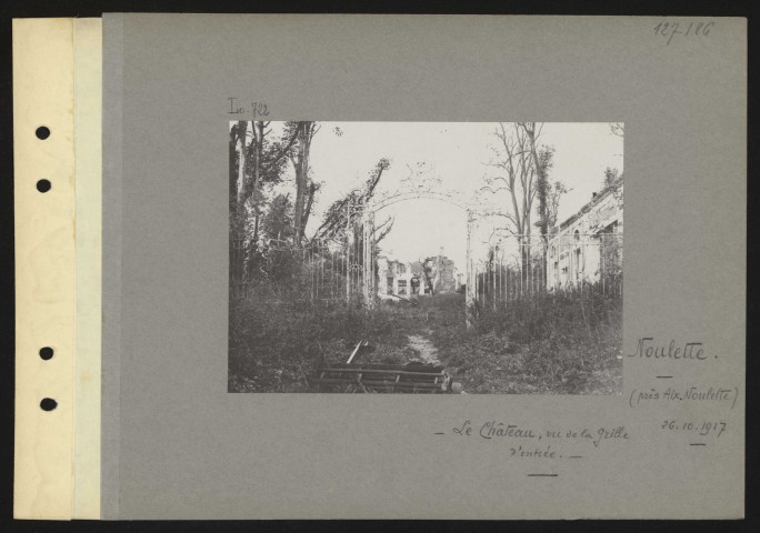 Noulette (près Aix-Noulette). Le château vu de la grille d'entrée