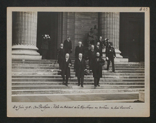 Au Panthéon. Visite du président de la République au tombeau de Sadi Carnot