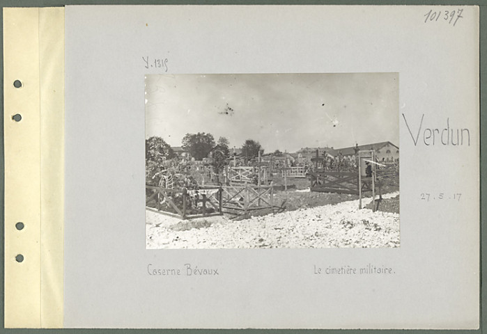 Verdun. Caserne Bevaux. Le cimetière militaire