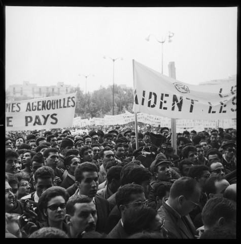 Manifestation et meeting à Alger organisée par le FLN en présence de Bachir Boumaza (ministre du travail), Ben Bella et Boumedienne (suite): 2
