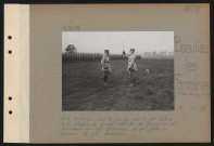 Beaulieu-les-Fontaines (près et au nord de). Prise d'armes pour la remise, par le général Pétain de la plaque de grand-officier de la Légion d'honneur au général Debeney. Le général Pétain décore le général Debeney