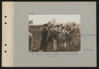 Belle-Fontaine. Le président Poincaré remettant la médaille militaire à un soldat