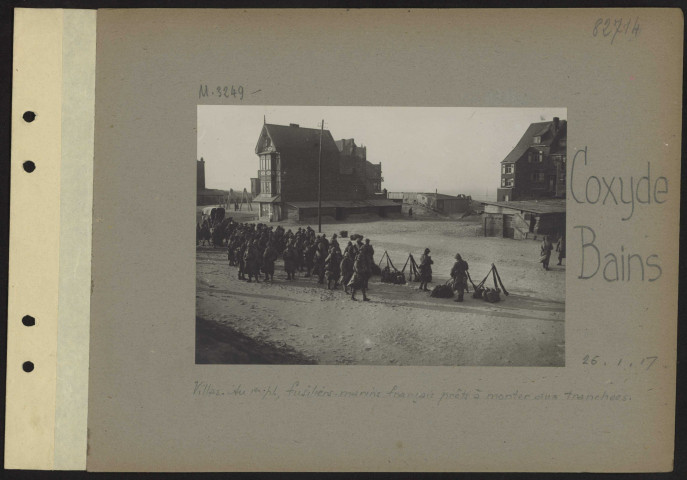 Coxyde-Bains. Villas. Au premier plan, fusiliers-marins français prêts à monter aux tranchées