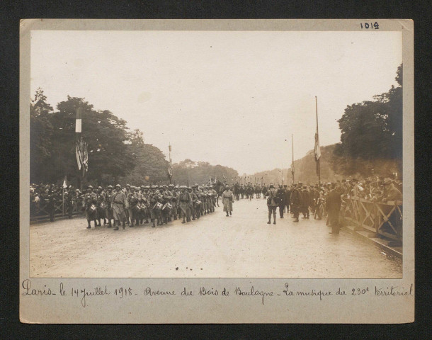 Avenue du Bois de Boulogne. La musique du 230e territorial