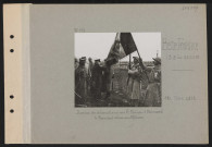 Belle-Fontaine (sud-est de Caisnes). Remise de décorations par le président Poincaré : le président décore des officiers