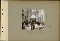 Reims. Eglise Saint-Rémi. La nef. Prisonniers allemands employés au déblaiement des décombres