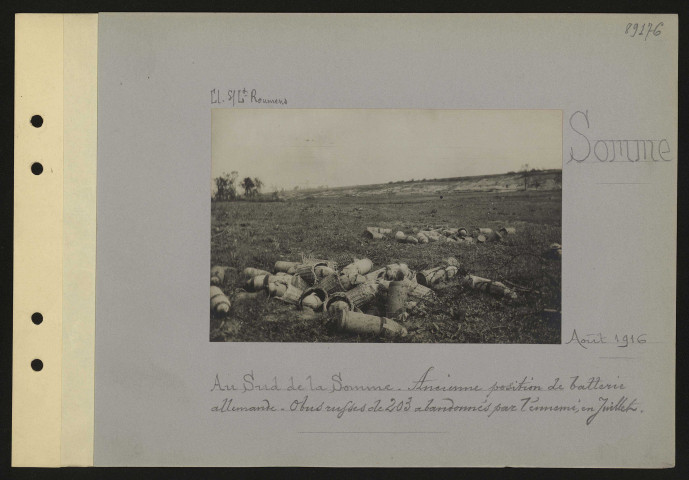 Somme. Au sud de la Somme. Ancienne position de batterie allemande. Obus russes de 203 abandonnés par l'ennemi, en juillet
