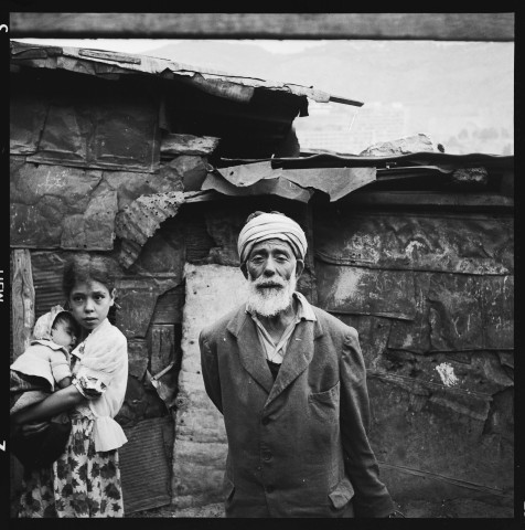 Portraits de personnes vivant dans des habitats précaires