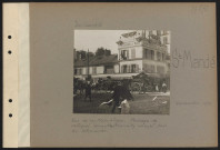Saint-Mandé. Rue de la république. Passage de réfugiés venant de Chantilly occupé par les Allemands