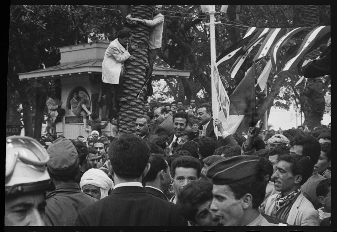 Défilé de Nasser dans les rues d'Alger avec Ben Bella: 1