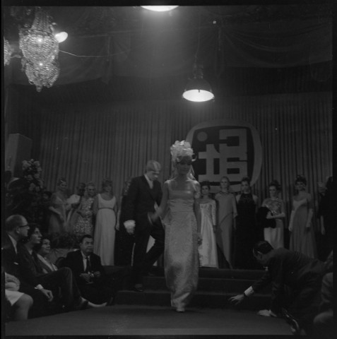 Salon de la coiffure au Palais d'Orsay. Le CVN au siège du PSU