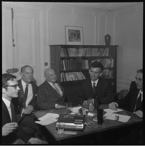 Table ronde avec Pierre Paraf, André Blumel et Roland Leroy. Travaux d'enfants