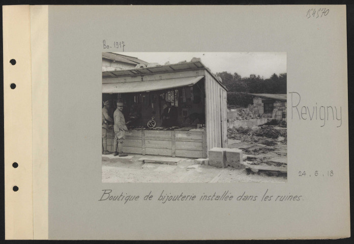 Revigny. Boutique de bijouterie installée dans les ruines