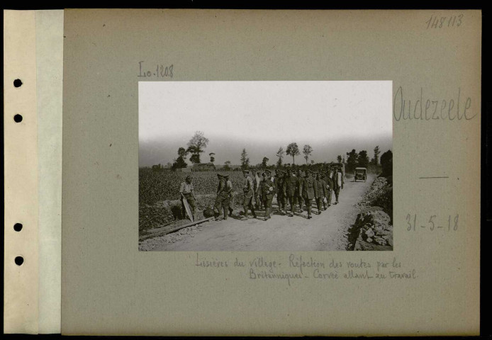 Oudezeele. Lisières du village. Réfection des routes par les Britanniques. Corvée allant au travail