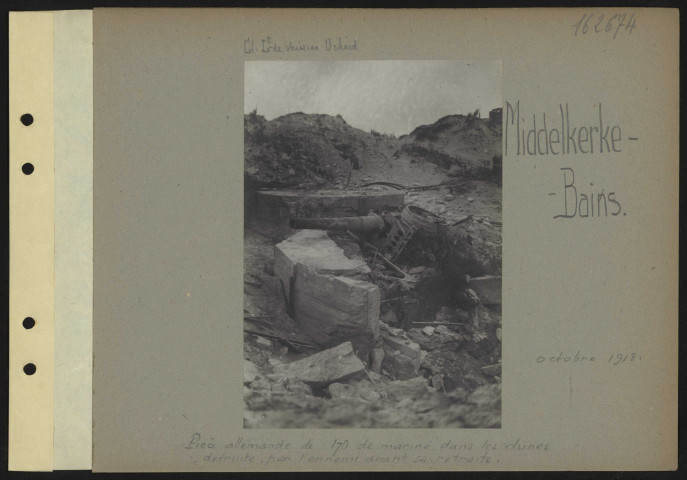 Middelkerke-Bains. Pièce allemande de 170 de marine dans les dunes détruite par l'ennemi avant sa retraite