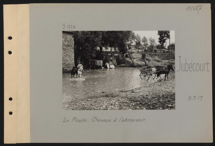 Jubécourt. Le moulin. Chevaux à l'abreuvoir