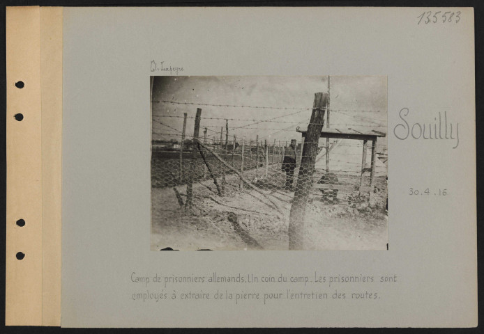 Souilly. Camp de prisonniers allemands. Un coin du camp. Les prisonniers sont employés à extraire de la pierre pour l'entretien des routes