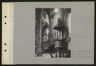 Amiens. Église Saint-Germain. La nef, côté sud, et la chaire, après le bombardement