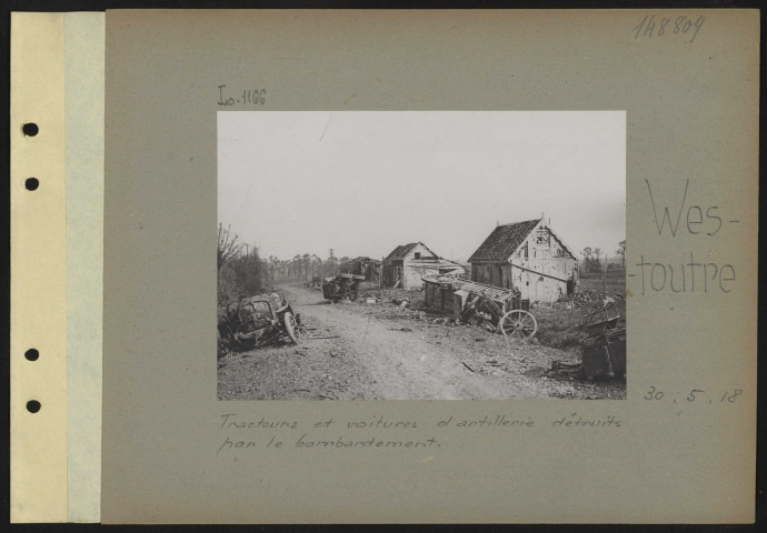 Westoutre. Tracteurs et voitures d'artillerie détruits par le bombardement