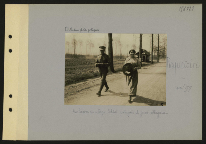 Roquetoire. Aux lisières du village. Soldat portugais et jeune villageoise