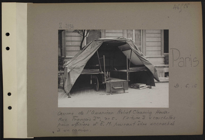 Paris. Œuvre de l'American Relief Clearing House. Rue François Ier, numéro 5. Voiture à quatre couchettes pour officiers d'état-major pouvant être accrochée à un camion